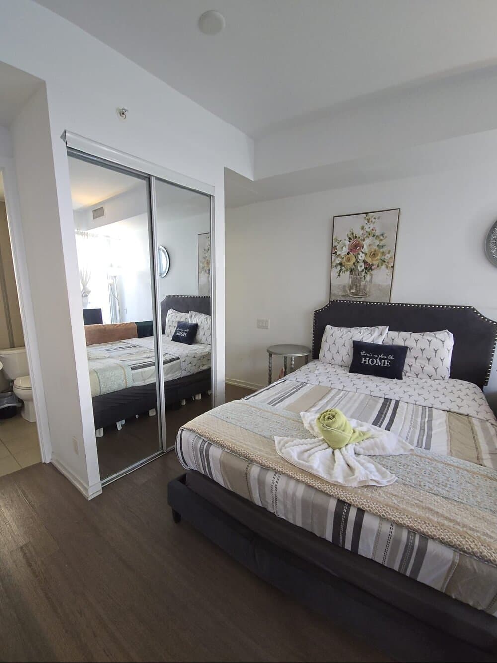 living_room_queen_size_bed.jpg