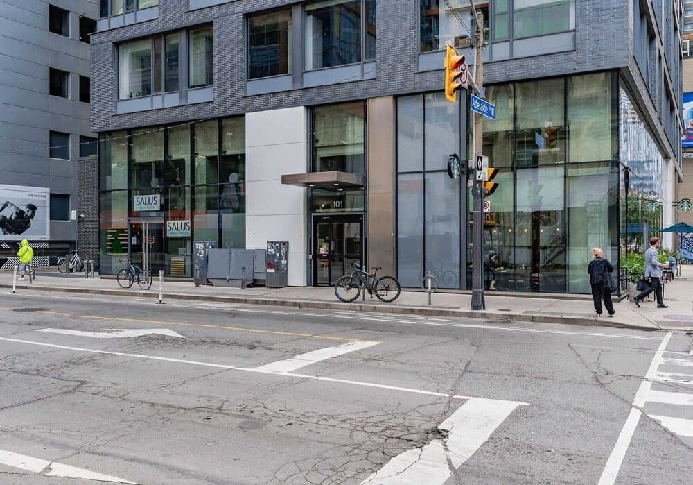 101_Peter_str_building_entrance.jpg