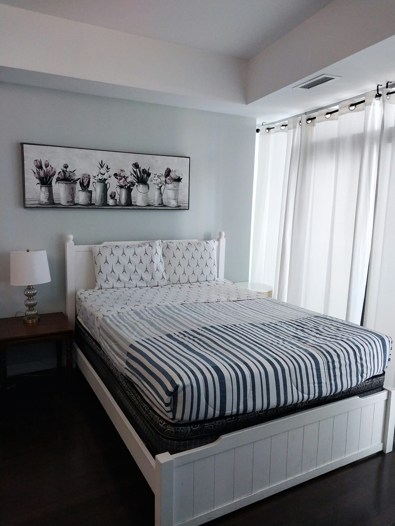 Living_room_bed.jpg