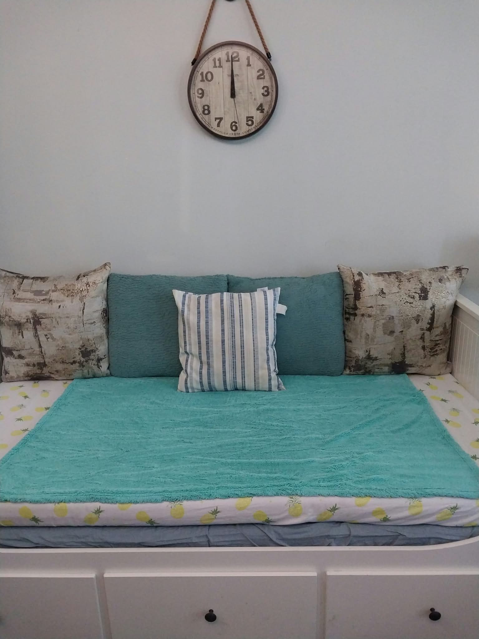 Couch_deco.jpg